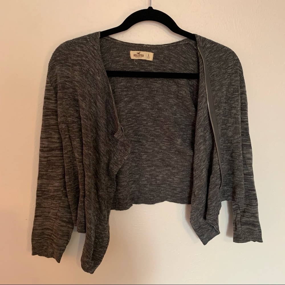 🍊3/$10 Hollister Grey Cropped Cardigan